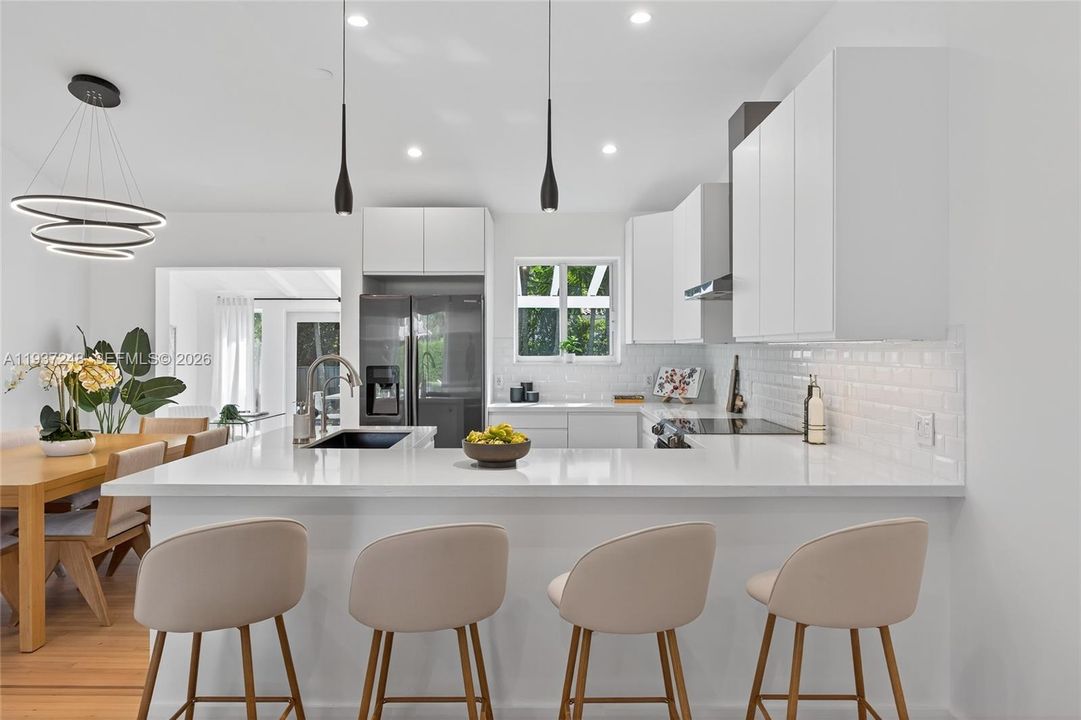 待售: $919,000 (2 贝兹, 1 浴室, 1225 平方英尺)