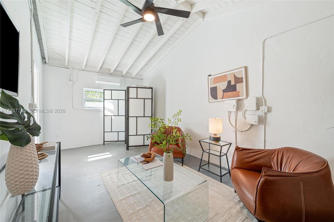 待售: $919,000 (2 贝兹, 1 浴室, 1225 平方英尺)