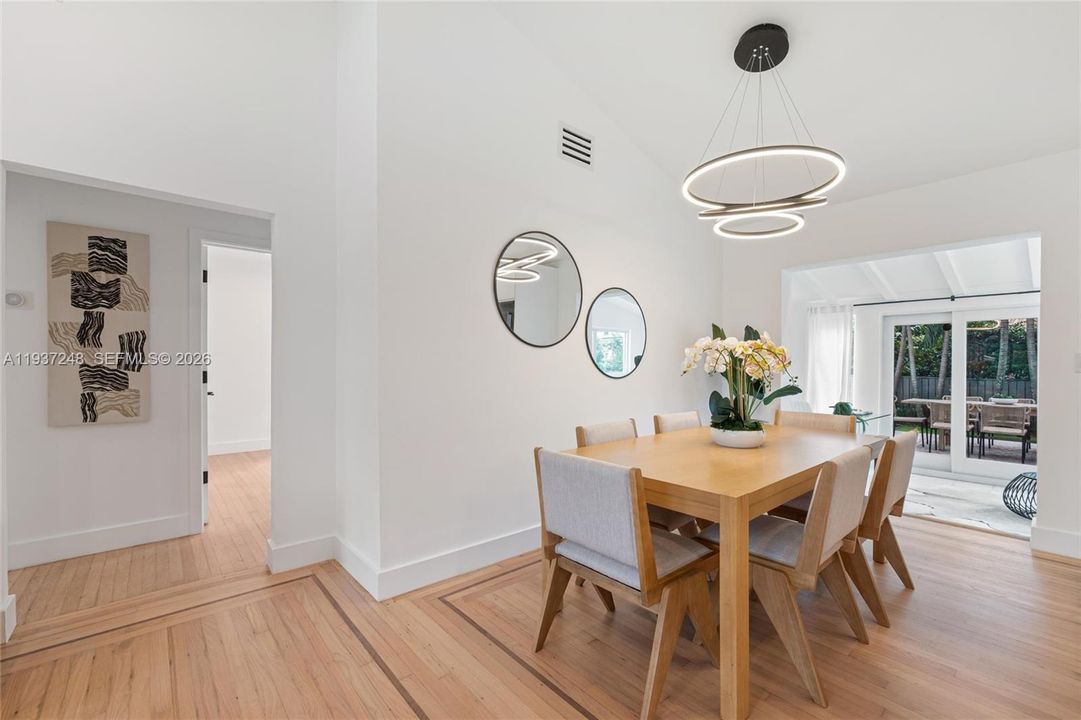 待售: $919,000 (2 贝兹, 1 浴室, 1225 平方英尺)