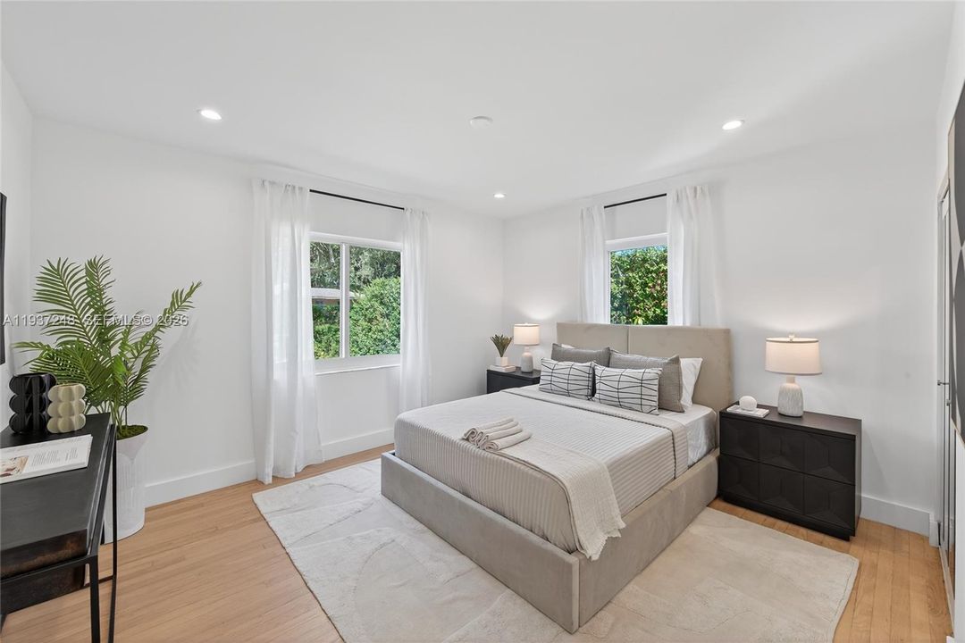 待售: $919,000 (2 贝兹, 1 浴室, 1225 平方英尺)