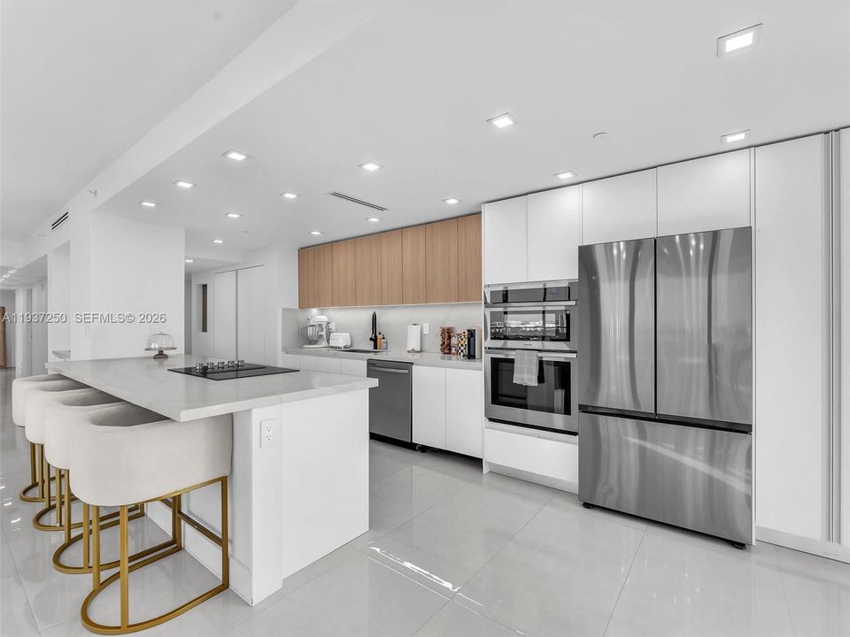 For Sale: $975,000 (3 beds, 2 baths, 1887 Square Feet)