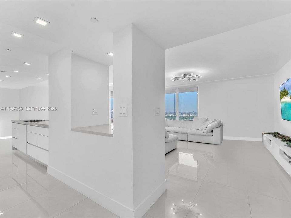 For Sale: $975,000 (3 beds, 2 baths, 1887 Square Feet)