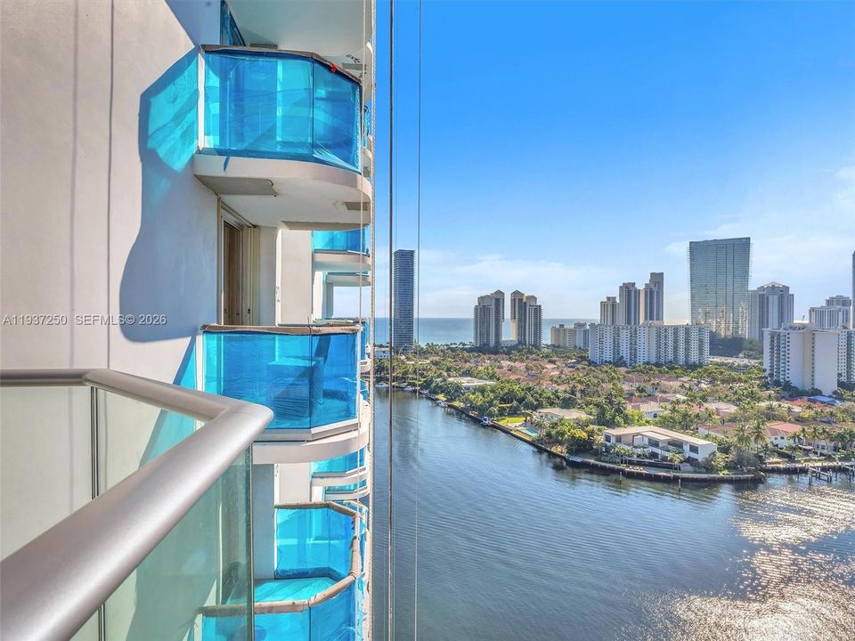 For Sale: $975,000 (3 beds, 2 baths, 1887 Square Feet)