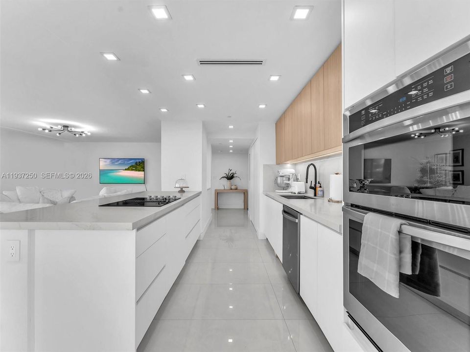 For Sale: $975,000 (3 beds, 2 baths, 1887 Square Feet)