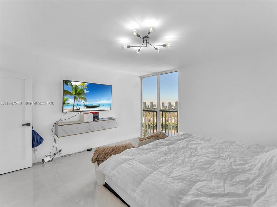 For Sale: $975,000 (3 beds, 2 baths, 1887 Square Feet)