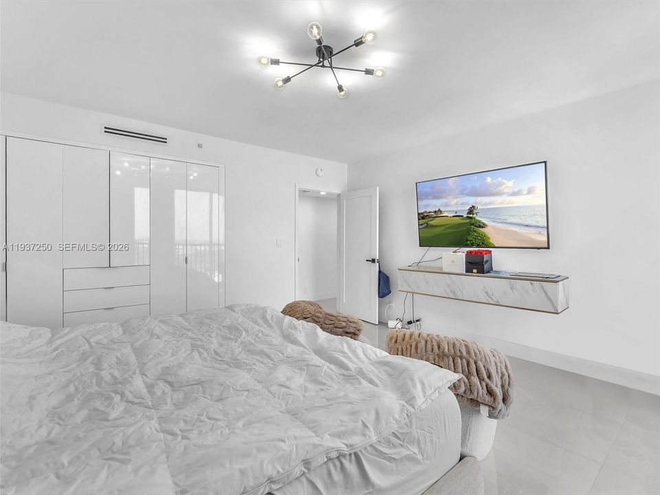 For Sale: $975,000 (3 beds, 2 baths, 1887 Square Feet)