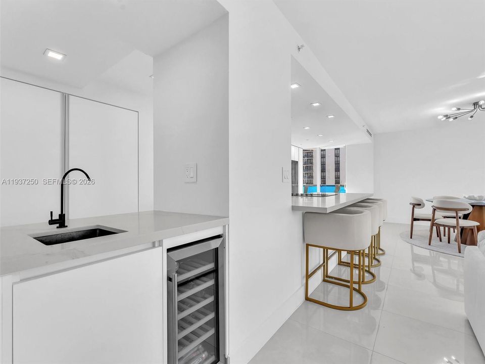 For Sale: $975,000 (3 beds, 2 baths, 1887 Square Feet)