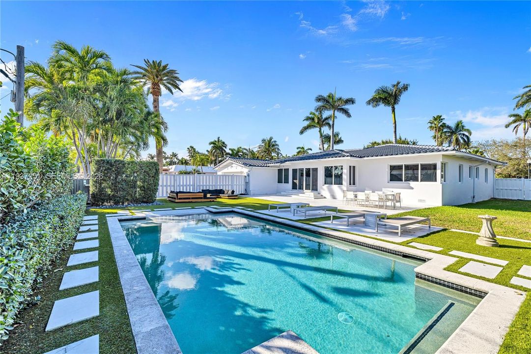 На продажу: $1,450,000 (4 спален, 3 ванн, 1944 Квадратных фут)