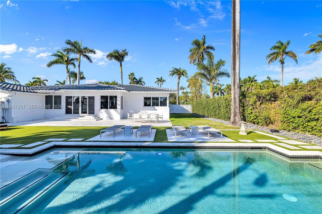 На продажу: $1,450,000 (4 спален, 3 ванн, 1944 Квадратных фут)