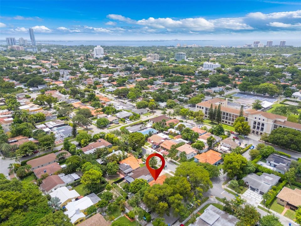 На продажу: $975,000 (4 спален, 2 ванн, 1766 Квадратных фут)