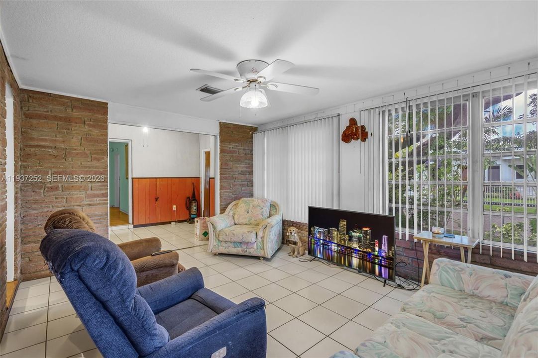 На продажу: $975,000 (4 спален, 2 ванн, 1766 Квадратных фут)