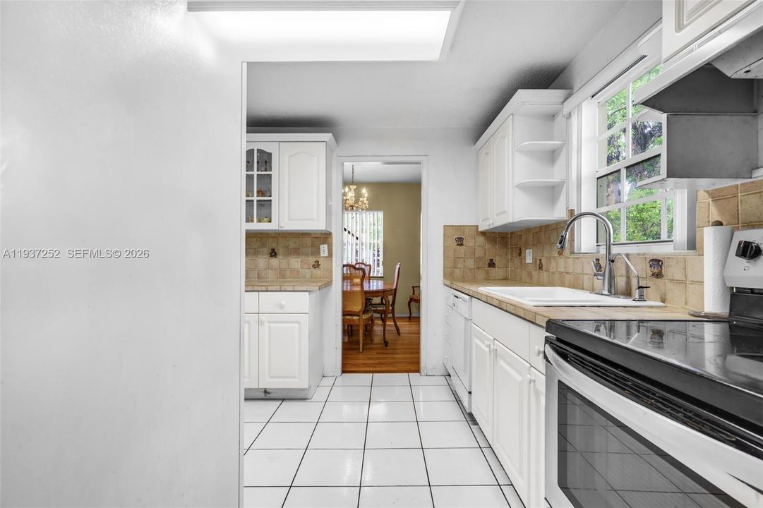 На продажу: $975,000 (4 спален, 2 ванн, 1766 Квадратных фут)