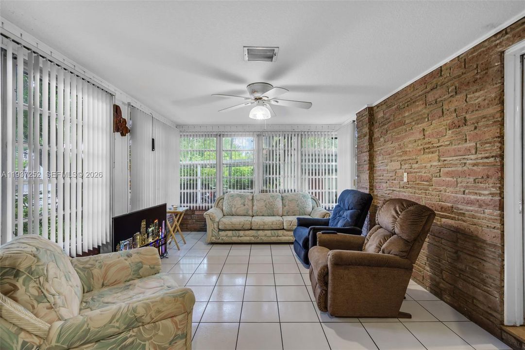 На продажу: $975,000 (4 спален, 2 ванн, 1766 Квадратных фут)