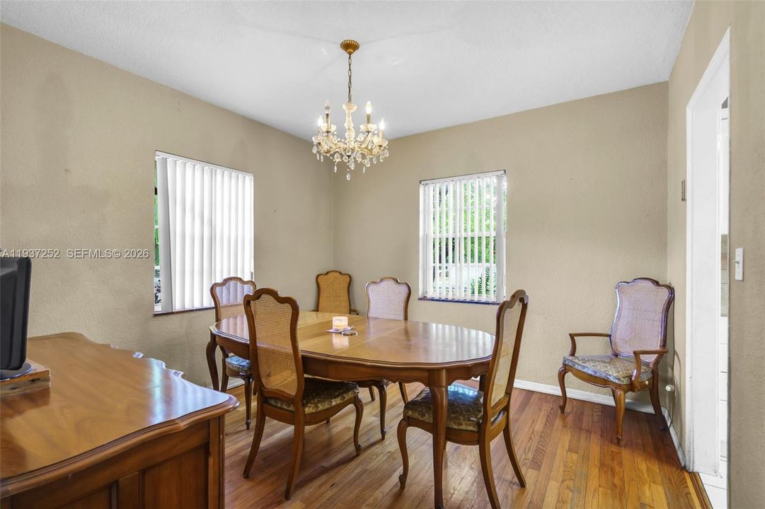 На продажу: $975,000 (4 спален, 2 ванн, 1766 Квадратных фут)