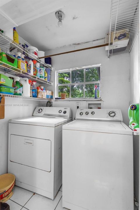 На продажу: $975,000 (4 спален, 2 ванн, 1766 Квадратных фут)