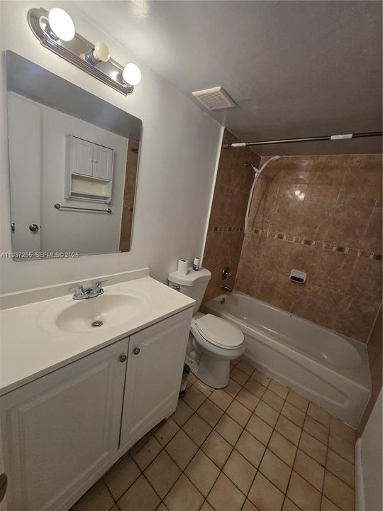 En Venta: $251,900 (2 camas, 1 baños, 770 Pies cuadrados)