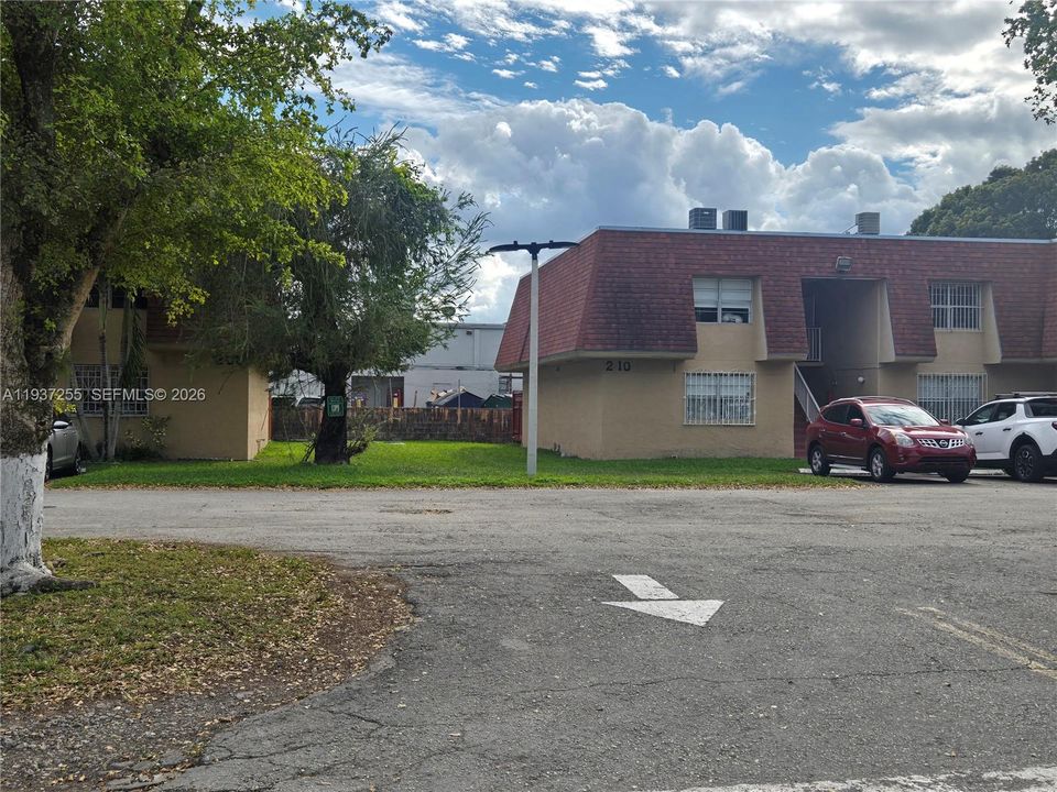 En Venta: $251,900 (2 camas, 1 baños, 770 Pies cuadrados)