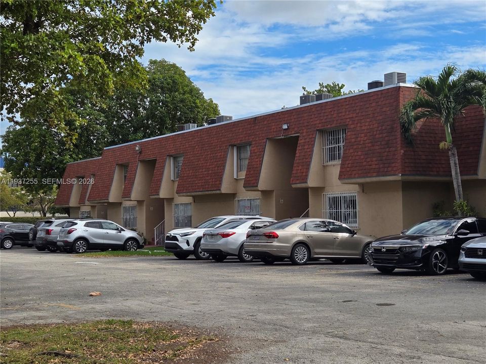 En Venta: $251,900 (2 camas, 1 baños, 770 Pies cuadrados)