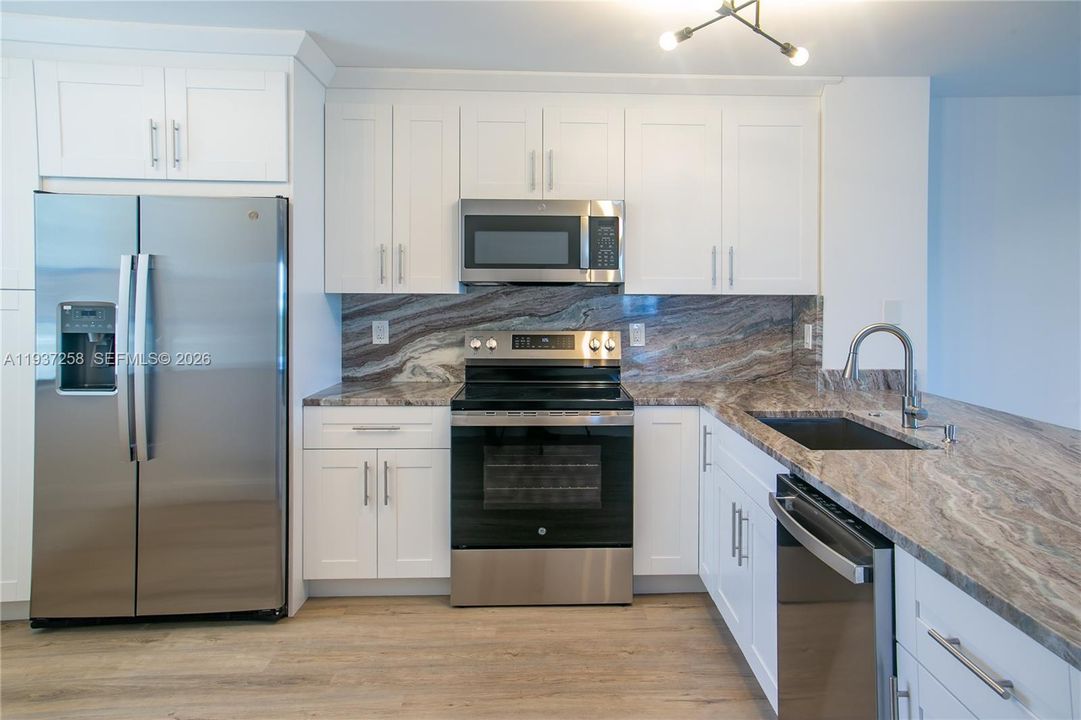 For Sale: $339,900 (2 beds, 2 baths, 1222 Square Feet)