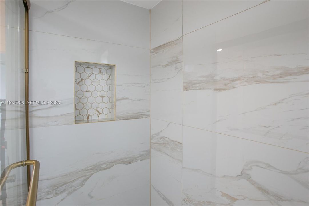 For Sale: $339,900 (2 beds, 2 baths, 1222 Square Feet)