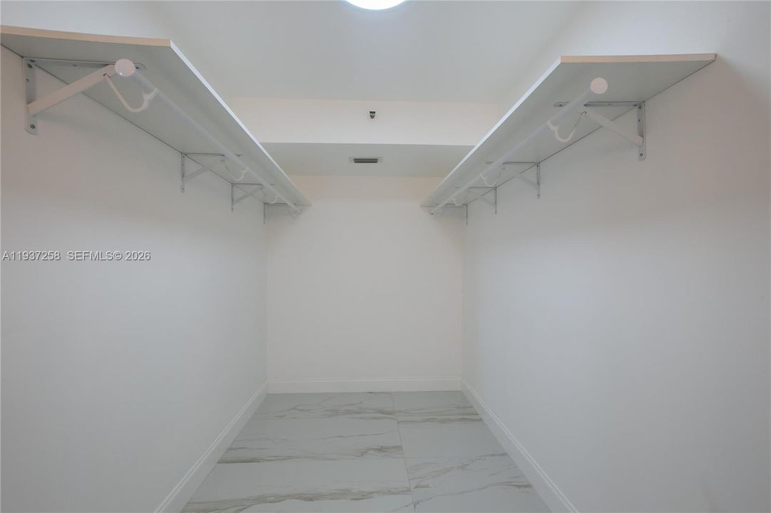 For Sale: $339,900 (2 beds, 2 baths, 1222 Square Feet)