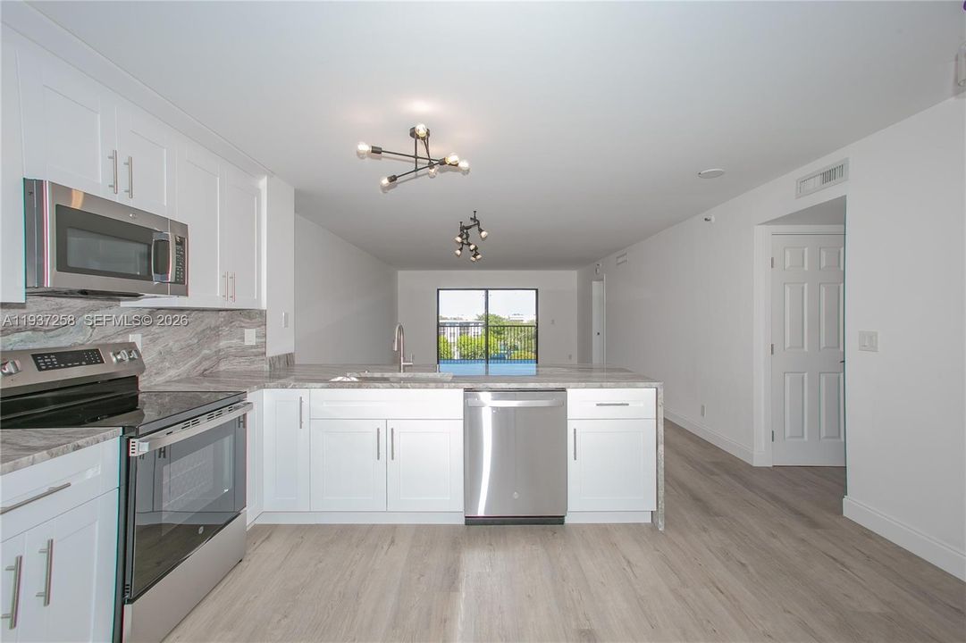 For Sale: $339,900 (2 beds, 2 baths, 1222 Square Feet)
