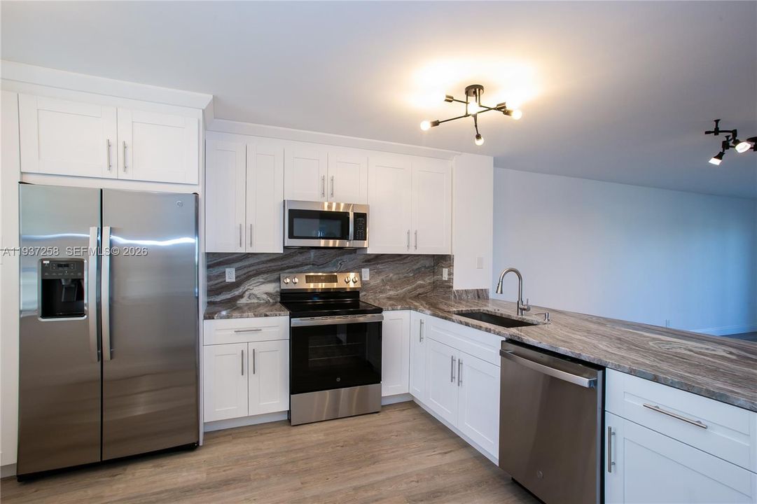 For Sale: $339,900 (2 beds, 2 baths, 1222 Square Feet)