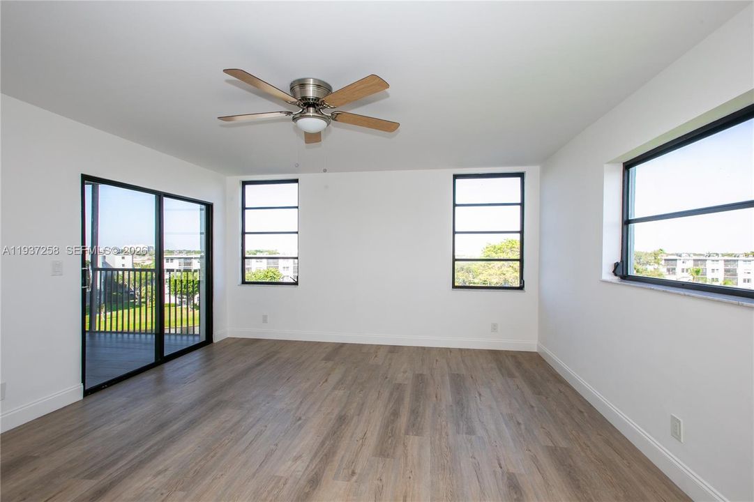 For Sale: $339,900 (2 beds, 2 baths, 1222 Square Feet)