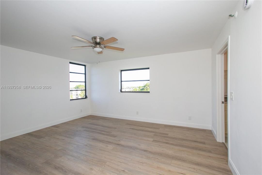 For Sale: $339,900 (2 beds, 2 baths, 1222 Square Feet)