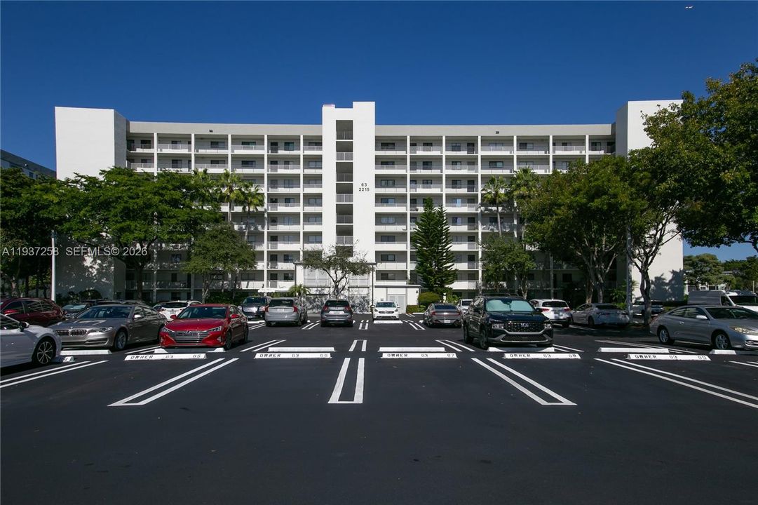 For Sale: $339,900 (2 beds, 2 baths, 1222 Square Feet)