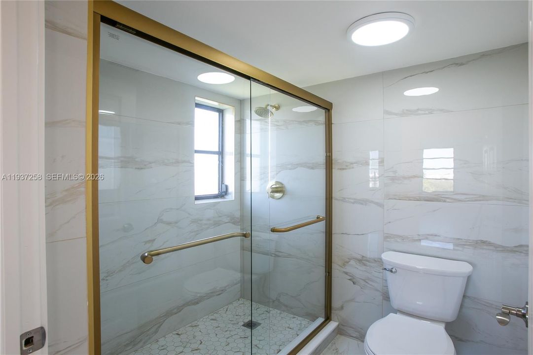 For Sale: $339,900 (2 beds, 2 baths, 1222 Square Feet)