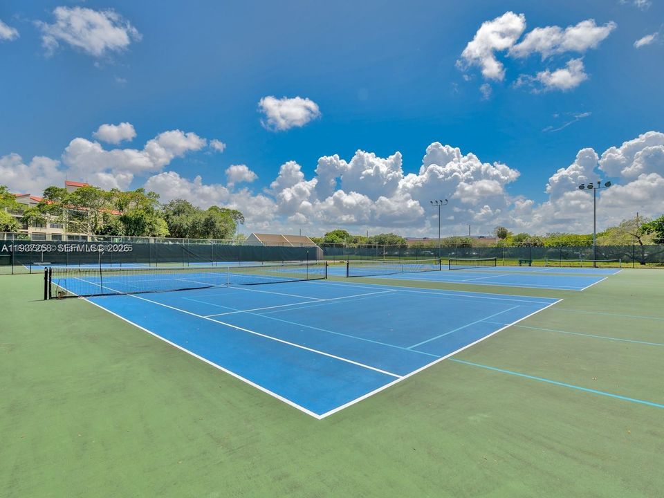 For Sale: $339,900 (2 beds, 2 baths, 1222 Square Feet)