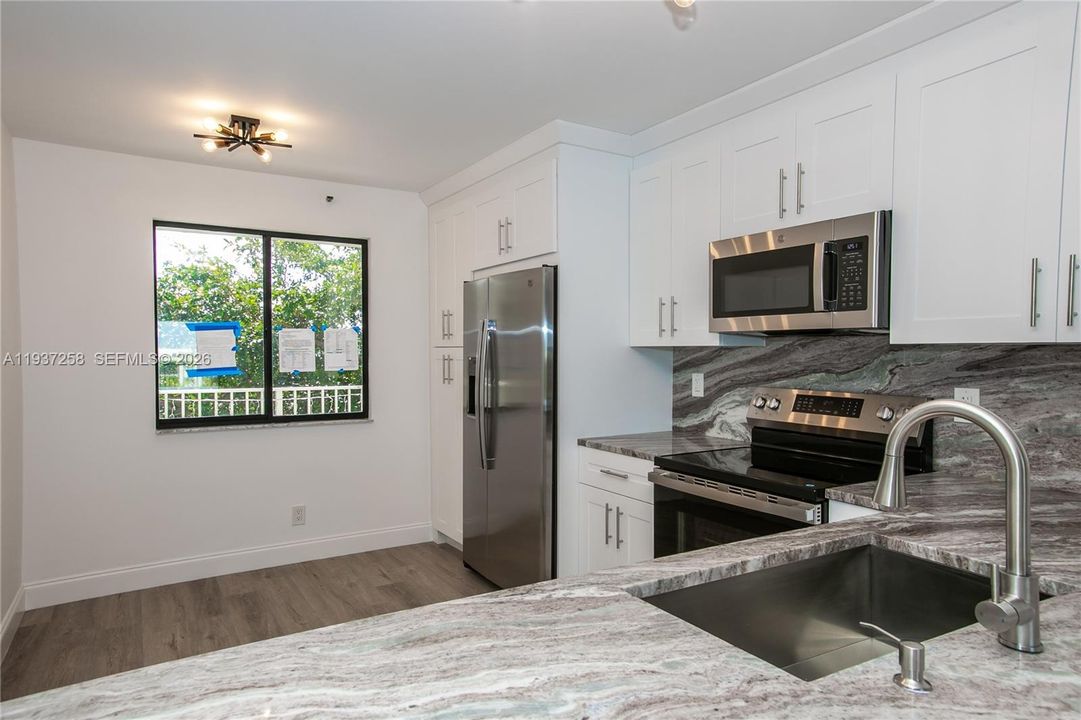 For Sale: $339,900 (2 beds, 2 baths, 1222 Square Feet)