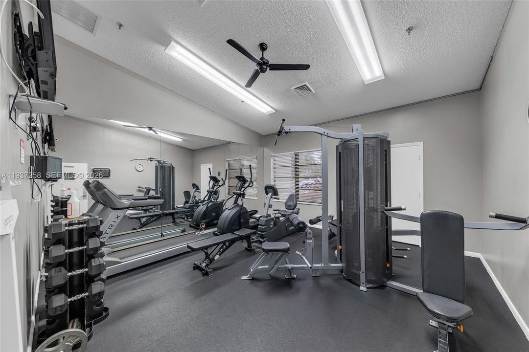 For Sale: $339,900 (2 beds, 2 baths, 1222 Square Feet)