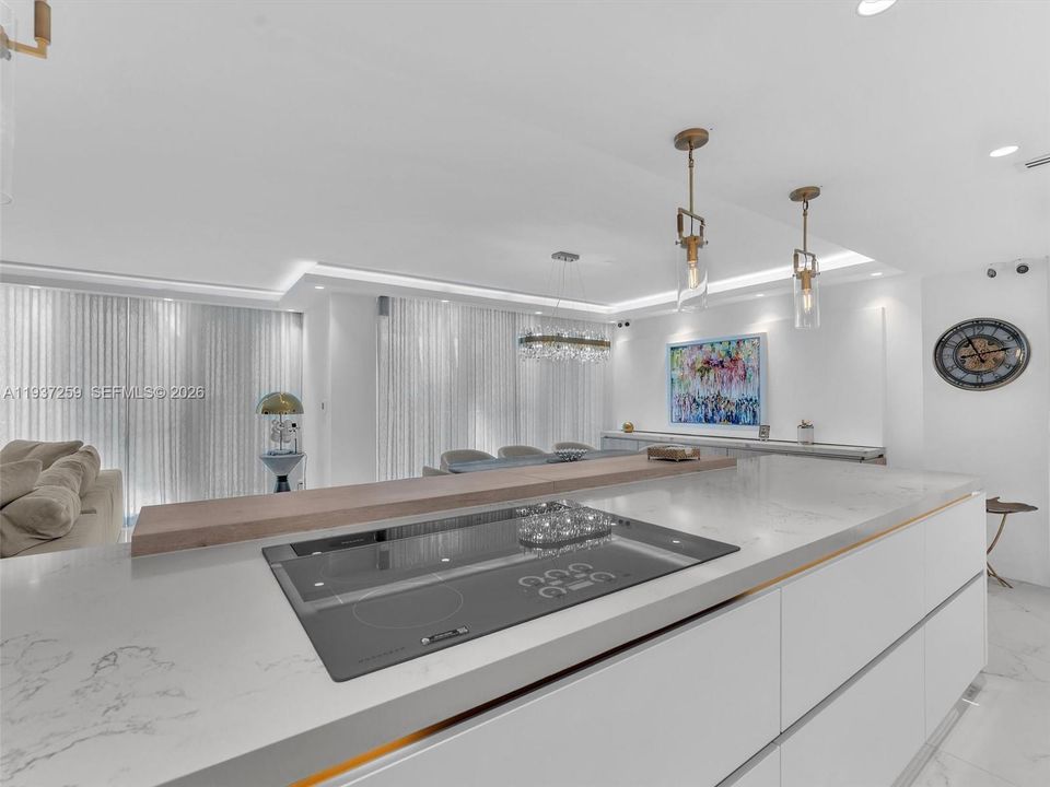 For Sale: $1,350,000 (2 beds, 2 baths, 1825 Square Feet)