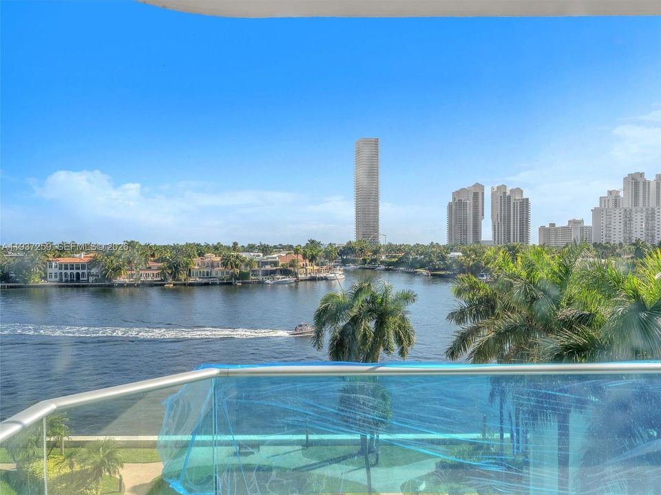 For Sale: $1,350,000 (2 beds, 2 baths, 1825 Square Feet)