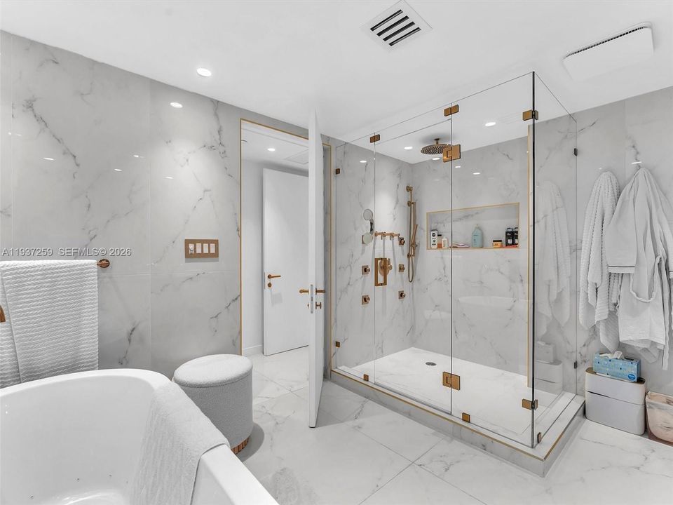 For Sale: $1,350,000 (2 beds, 2 baths, 1825 Square Feet)