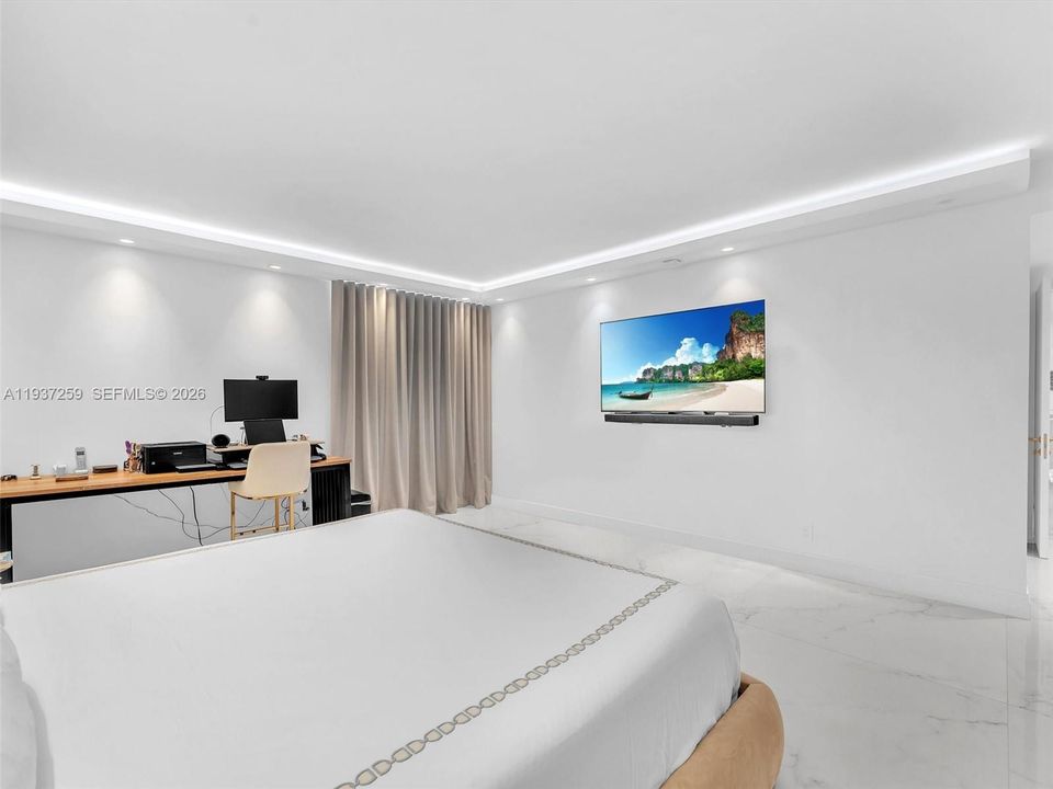 For Sale: $1,350,000 (2 beds, 2 baths, 1825 Square Feet)