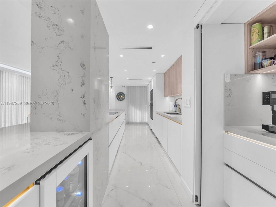 For Sale: $1,350,000 (2 beds, 2 baths, 1825 Square Feet)