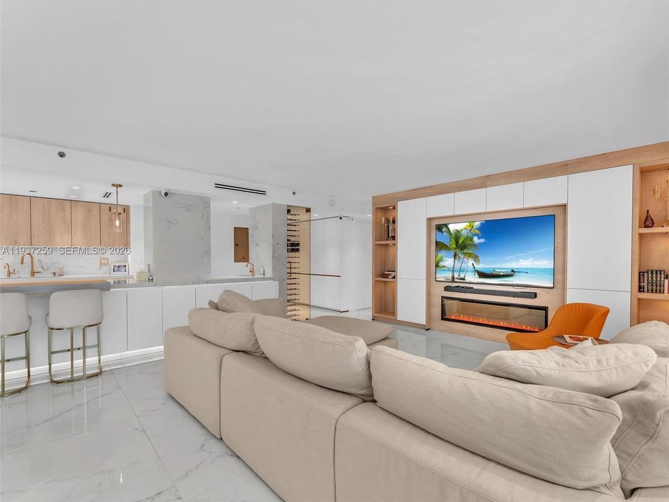 For Sale: $1,350,000 (2 beds, 2 baths, 1825 Square Feet)