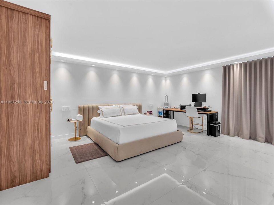 For Sale: $1,350,000 (2 beds, 2 baths, 1825 Square Feet)