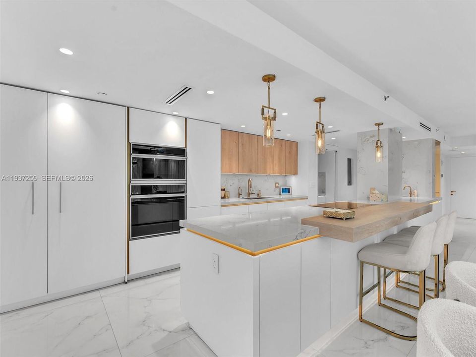 For Sale: $1,350,000 (2 beds, 2 baths, 1825 Square Feet)