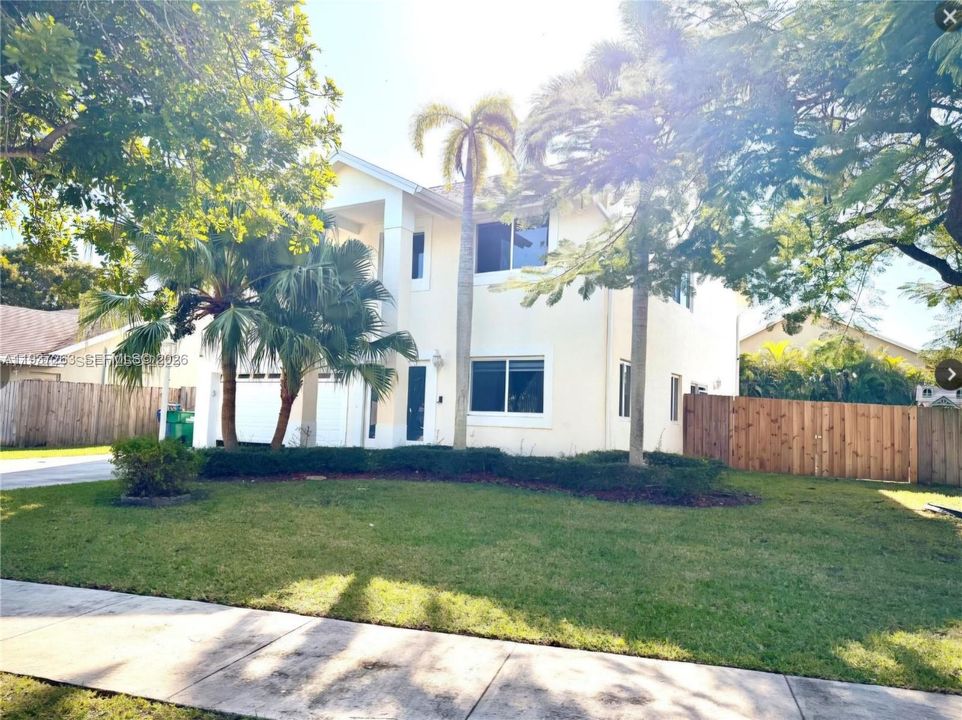 合同活跃: $4,500 (4 贝兹, 2 浴室, 2820 平方英尺)