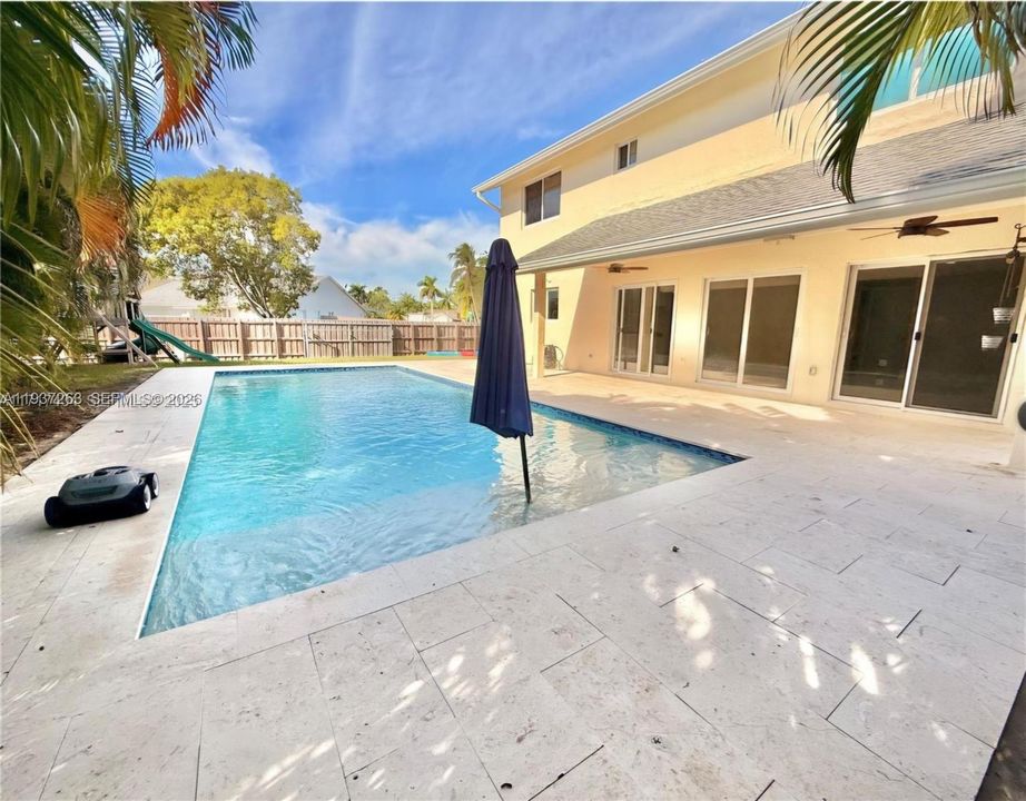 合同活跃: $4,500 (4 贝兹, 2 浴室, 2820 平方英尺)