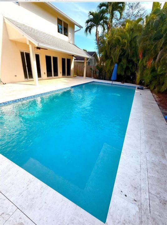 合同活跃: $4,500 (4 贝兹, 2 浴室, 2820 平方英尺)