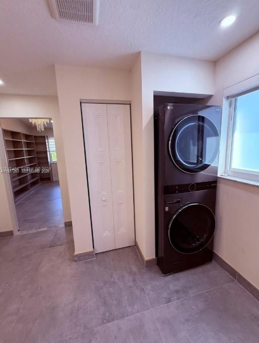 合同活跃: $4,500 (4 贝兹, 2 浴室, 2820 平方英尺)