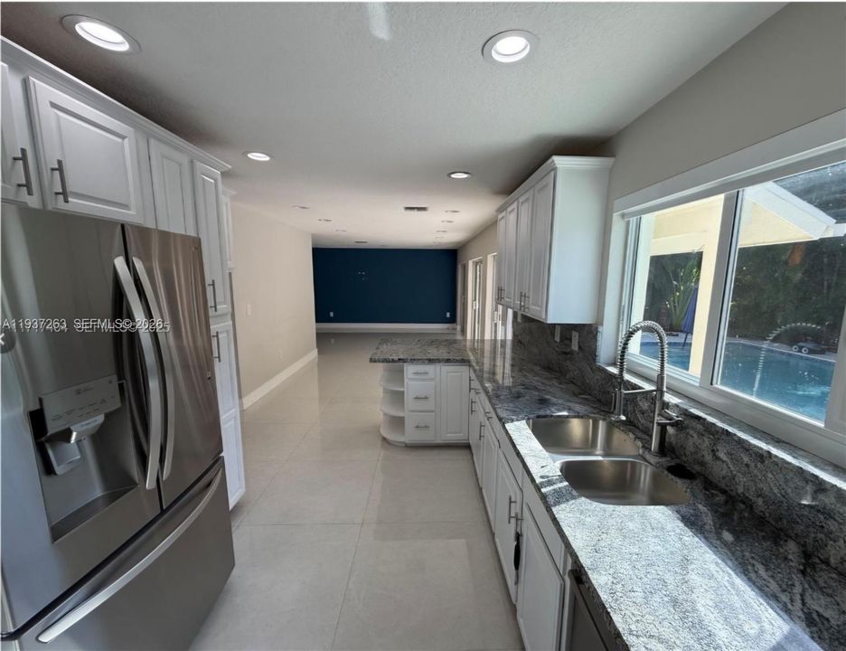 合同活跃: $4,500 (4 贝兹, 2 浴室, 2820 平方英尺)