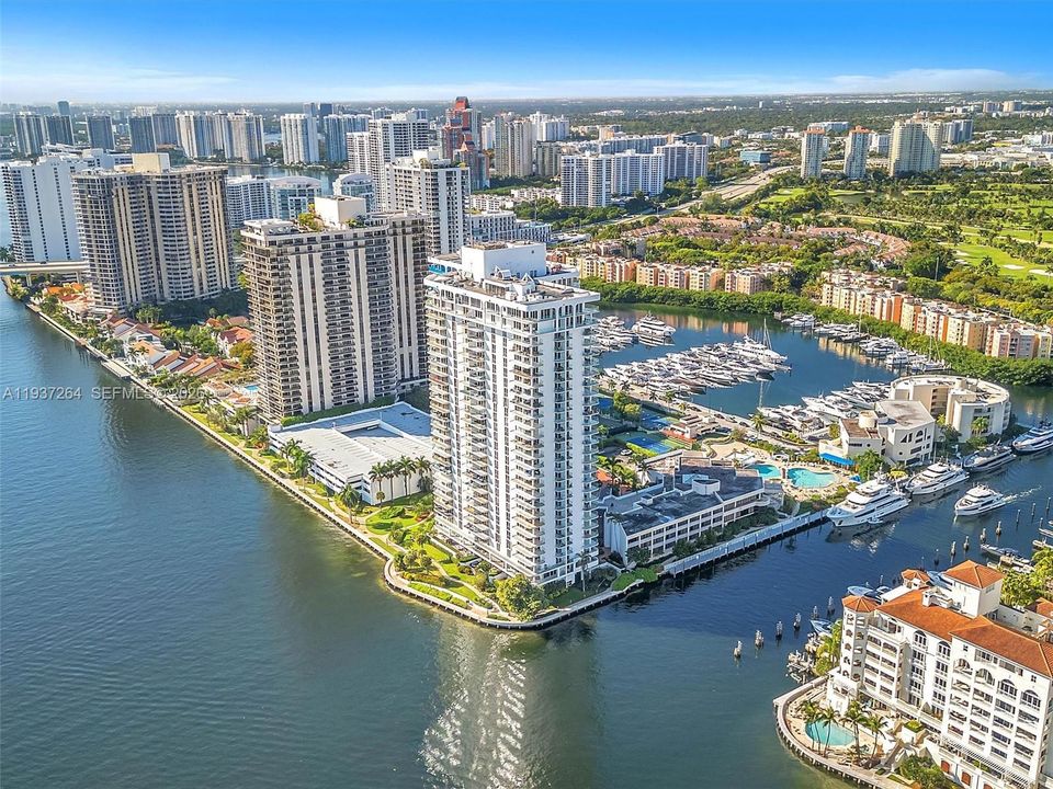 For Sale: $1,050,000 (3 beds, 2 baths, 1887 Square Feet)