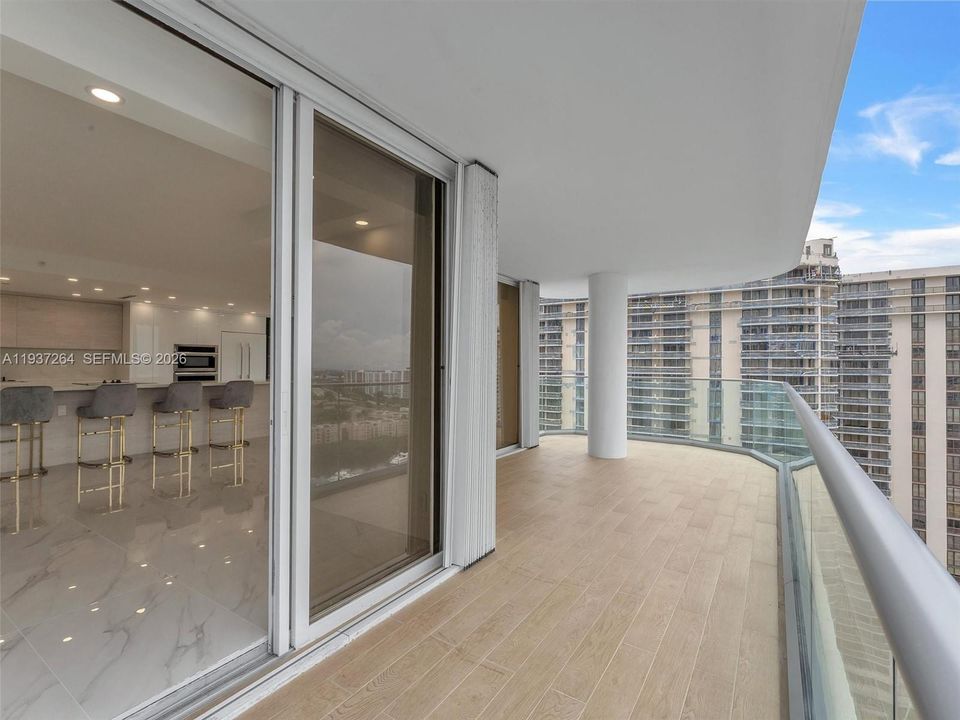 For Sale: $1,050,000 (3 beds, 2 baths, 1887 Square Feet)