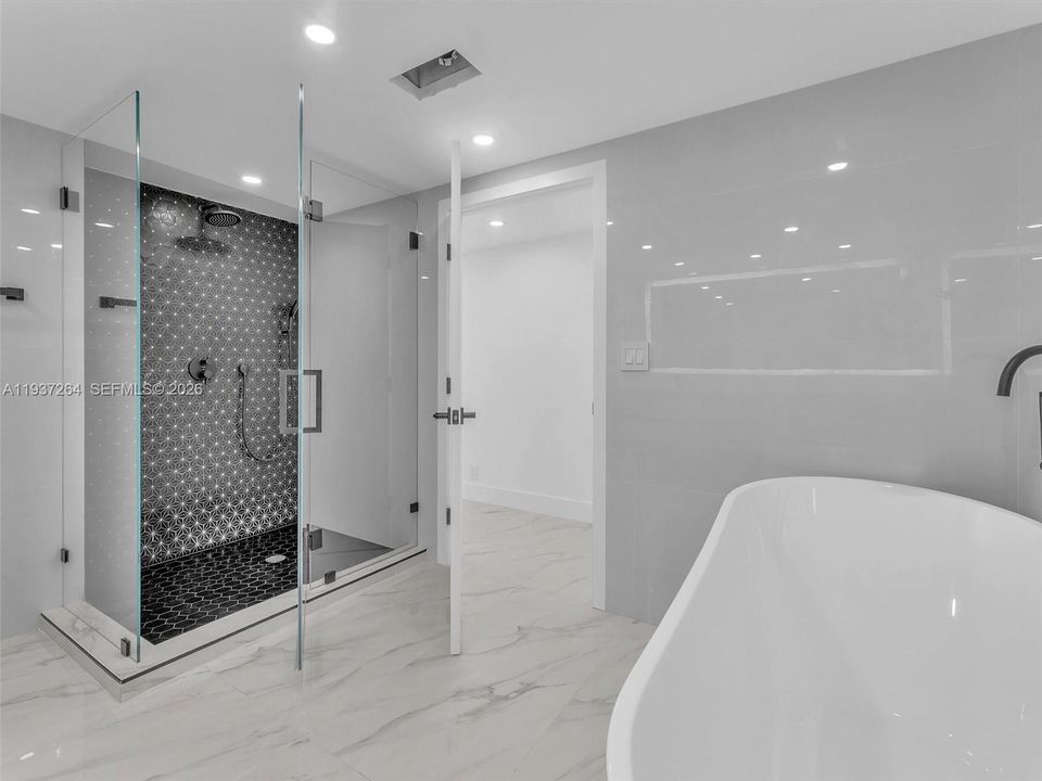 For Sale: $1,050,000 (3 beds, 2 baths, 1887 Square Feet)